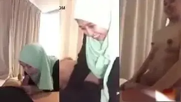 Bokep Jilbab Bu Guru SD Jatim Panas poster